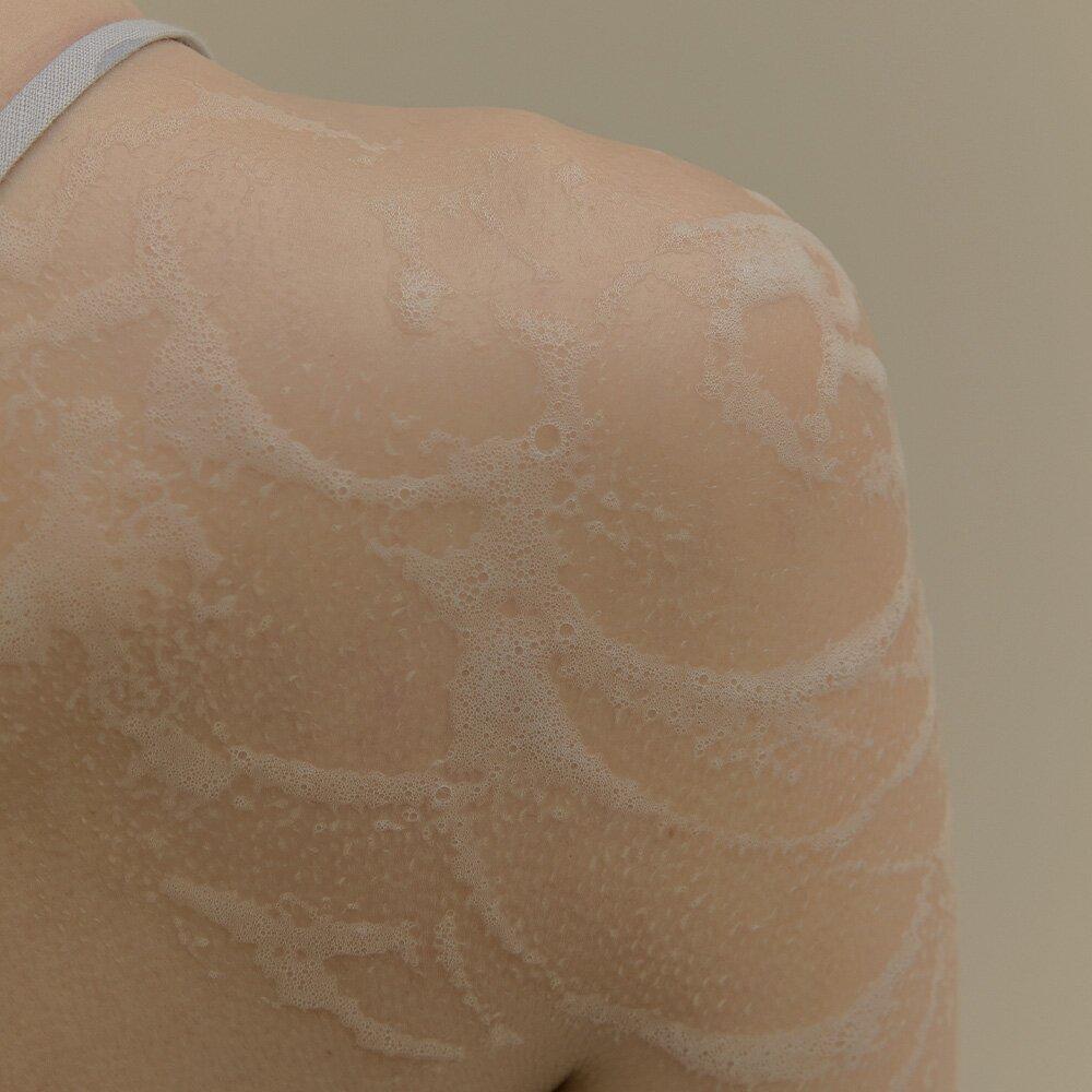 JUL7ME Persona Perfume Body Wash 300mL Choose 1 out of 2 options (Peony Walk / Soil Baked)